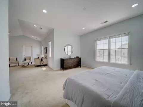 Bedroom - 43320 Barnstead Dr, Ashburn, VA 20148 photo 8 of 16