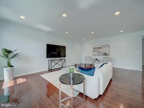 Living - 43320 Barnstead Dr, Ashburn, VA 20148 photo 6 of 14