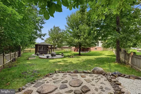 Exterior - 42815 Explorer Dr, Brambleton, VA 20148 photo 7 of 10