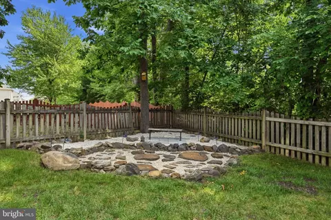 Exterior - 42815 Explorer Dr, Brambleton, VA 20148 photo 8 of 10