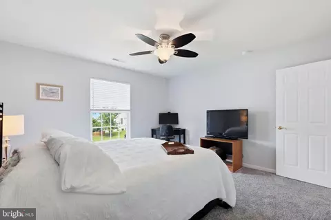 Bedroom - 42815 Explorer Dr, Brambleton, VA 20148 photo 5 of 10