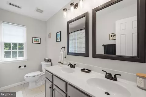 Bath - 42815 Explorer Dr, Brambleton, VA 20148 photo 3 of 4