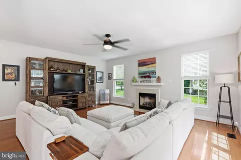 Living - 42815 Explorer Dr, Brambleton, VA 20148 photo 1 of 2