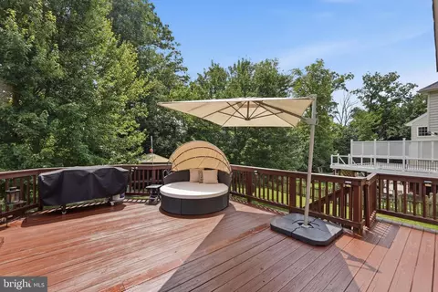 Exterior - 42815 Explorer Dr, Brambleton, VA 20148 photo 3 of 10