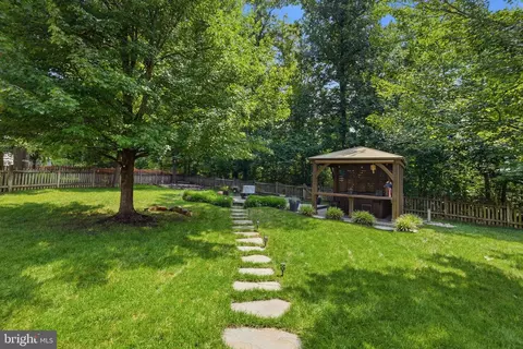 Exterior - 42815 Explorer Dr, Brambleton, VA 20148 photo 5 of 10