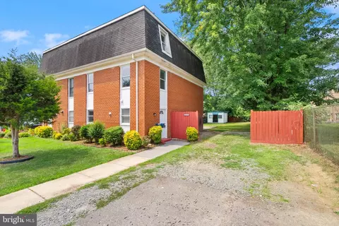 109 Mayfair Dr NE, Leesburg, VA 20176