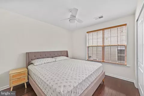 Bedroom - 43245 Barnstead Dr, Ashburn, VA 20148 photo 6 of 7