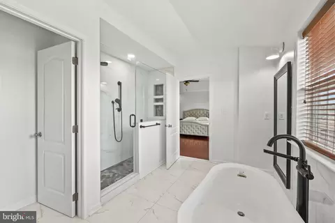 Bath - 43245 Barnstead Dr, Ashburn, VA 20148 photo 2 of 4