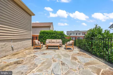 Exterior - 43245 Barnstead Dr, Ashburn, VA 20148 photo 6 of 7