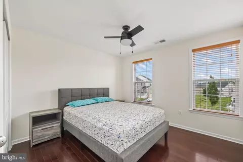 Bedroom - 43245 Barnstead Dr, Ashburn, VA 20148 photo 4 of 7