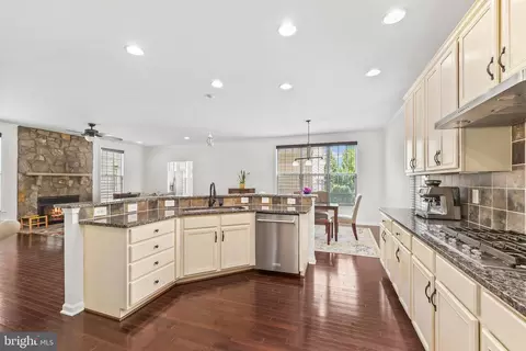 Kitchen - 43245 Barnstead Dr, Ashburn, VA 20148 photo 2 of 3
