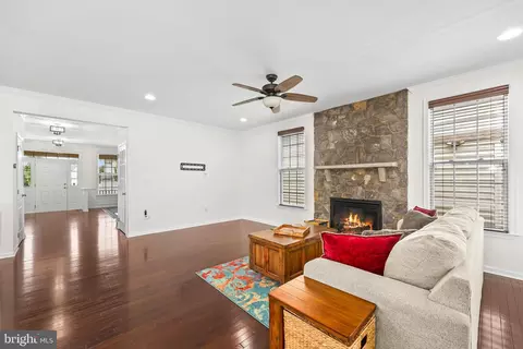 Living - 43245 Barnstead Dr, Ashburn, VA 20148 photo 2 of 2