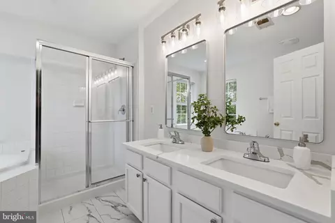 Bath - 43451 Laidlow St, Chantilly, VA 20152 photo 1 of 4
