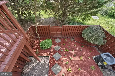 Exterior - 43451 Laidlow St, Chantilly, VA 20152 photo 4 of 7
