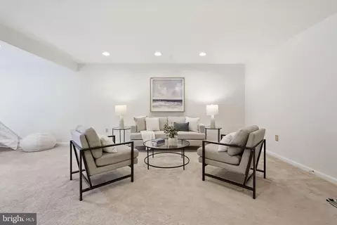 Living - 43451 Laidlow St, Chantilly, VA 20152 photo 4 of 6