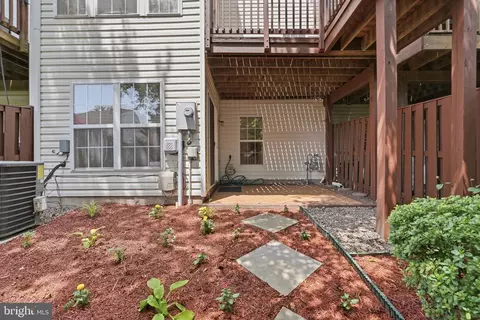 Exterior - 43451 Laidlow St, Chantilly, VA 20152 photo 5 of 7