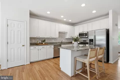 Kitchen - 43451 Laidlow St, Chantilly, VA 20152 photo 1 of 3