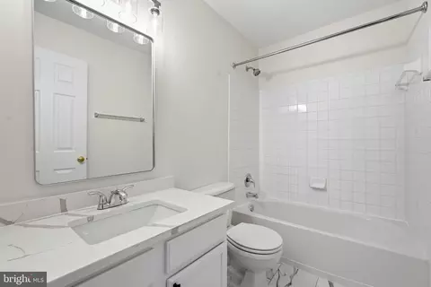 Bath - 43451 Laidlow St, Chantilly, VA 20152 photo 3 of 4