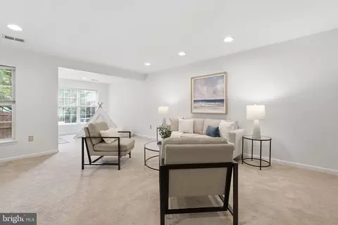 Living - 43451 Laidlow St, Chantilly, VA 20152 photo 6 of 6