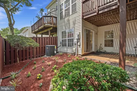 Exterior - 43451 Laidlow St, Chantilly, VA 20152 photo 6 of 7