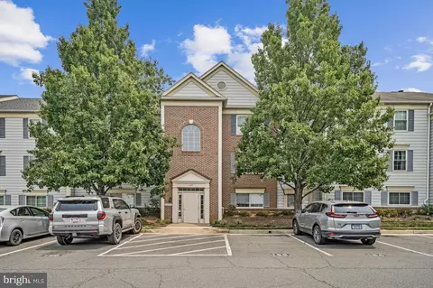 1127 Huntmaster Ter NE #202, Leesburg, VA 20176