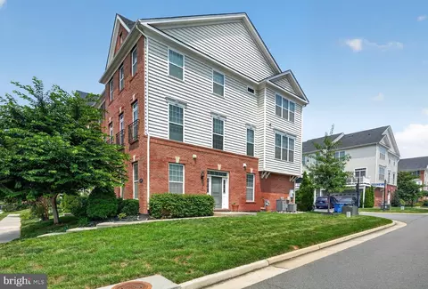 Exterior - 43002 Rosemount Woods Ter, Ashburn, VA 20148 photo 3 of 5