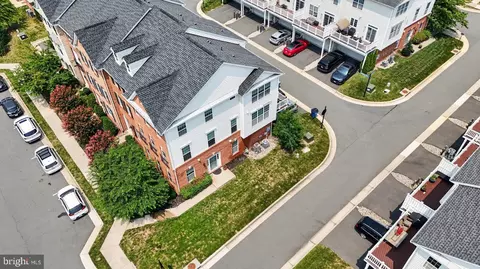 View/Area - 43002 Rosemount Woods Ter, Ashburn, VA 20148 photo 2 of 5