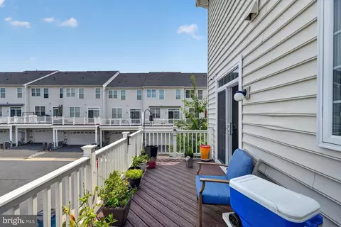 Exterior - 43002 Rosemount Woods Ter, Ashburn, VA 20148 photo 2 of 5
