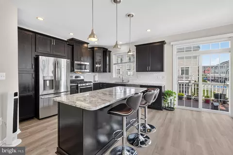 Kitchen - 43002 Rosemount Woods Ter, Ashburn, VA 20148 photo 2 of 4