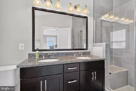 Bath - 43002 Rosemount Woods Ter, Ashburn, VA 20148 photo 2 of 2