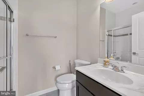 Bath - 43002 Rosemount Woods Ter, Ashburn, VA 20148 photo 1 of 2
