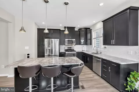 Kitchen - 43002 Rosemount Woods Ter, Ashburn, VA 20148 photo 3 of 4
