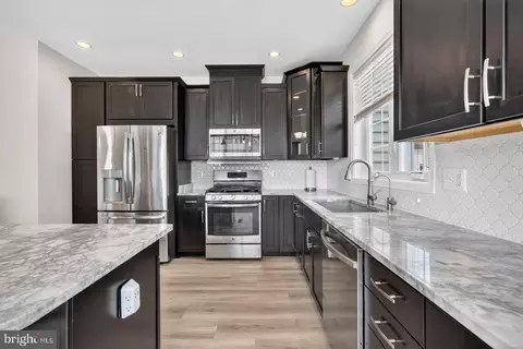 Kitchen - 43002 Rosemount Woods Ter, Ashburn, VA 20148 photo 4 of 4