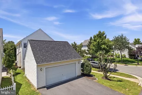 View/Area - 42472 Mandolin St, Chantilly, VA 20152 photo 1 of 2