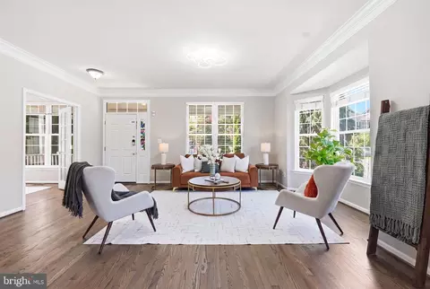 Living - 42472 Mandolin St, Chantilly, VA 20152 photo 4 of 5