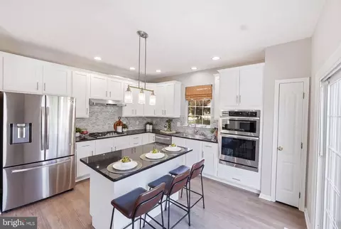 Kitchen - 42472 Mandolin St, Chantilly, VA 20152 photo 4 of 5
