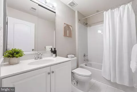 Bath - 42472 Mandolin St, Chantilly, VA 20152 photo 6 of 6
