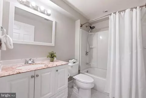 Bath - 42472 Mandolin St, Chantilly, VA 20152 photo 4 of 6