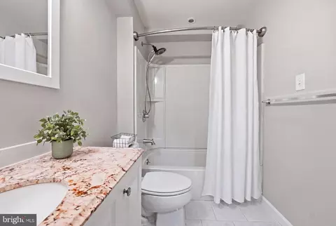 Bath - 42472 Mandolin St, Chantilly, VA 20152 photo 5 of 6