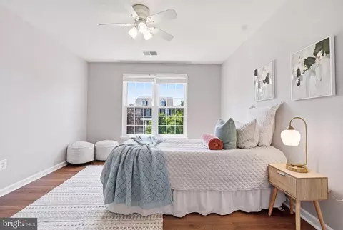 Bedroom - 42472 Mandolin St, Chantilly, VA 20152 photo 2 of 8