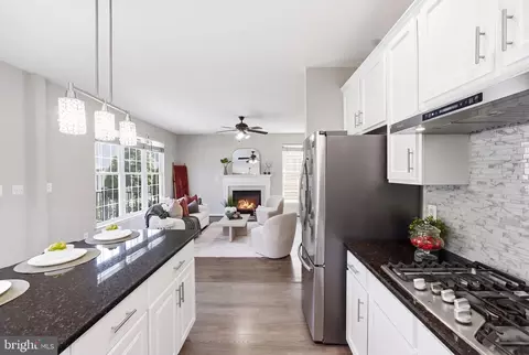 Kitchen - 42472 Mandolin St, Chantilly, VA 20152 photo 5 of 5