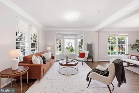 Living - 42472 Mandolin St, Chantilly, VA 20152 photo 5 of 5