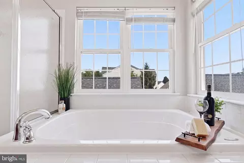 Bath - 42472 Mandolin St, Chantilly, VA 20152 photo 3 of 6