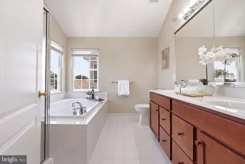 Bath - 42472 Mandolin St, Chantilly, VA 20152 photo 1 of 6
