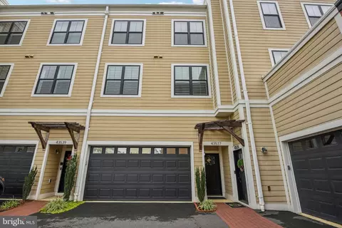 43537 Michigan Sq, Leesburg, VA 20176