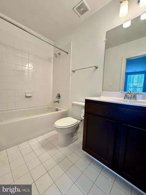 Bath - 22885 Eileen Sq, Sterling, VA 20166 photo 3 of 3