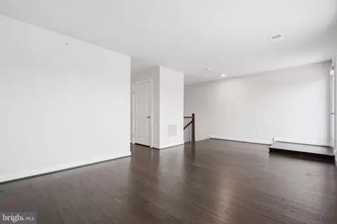 Entry Way - 43451 Charitable St, Ashburn, VA 20148 photo 10 of 11