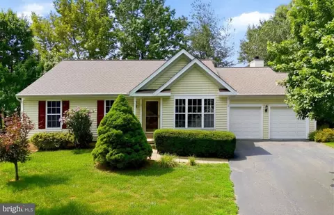 17224 Rosecliff Ct, Round Hill, VA 20141