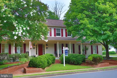 108 Briarwood Ct, Sterling, VA 20164