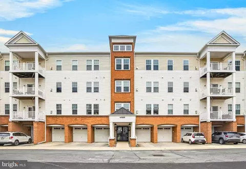 41895 Cathedral Valley Sq #401, Aldie, VA 20105